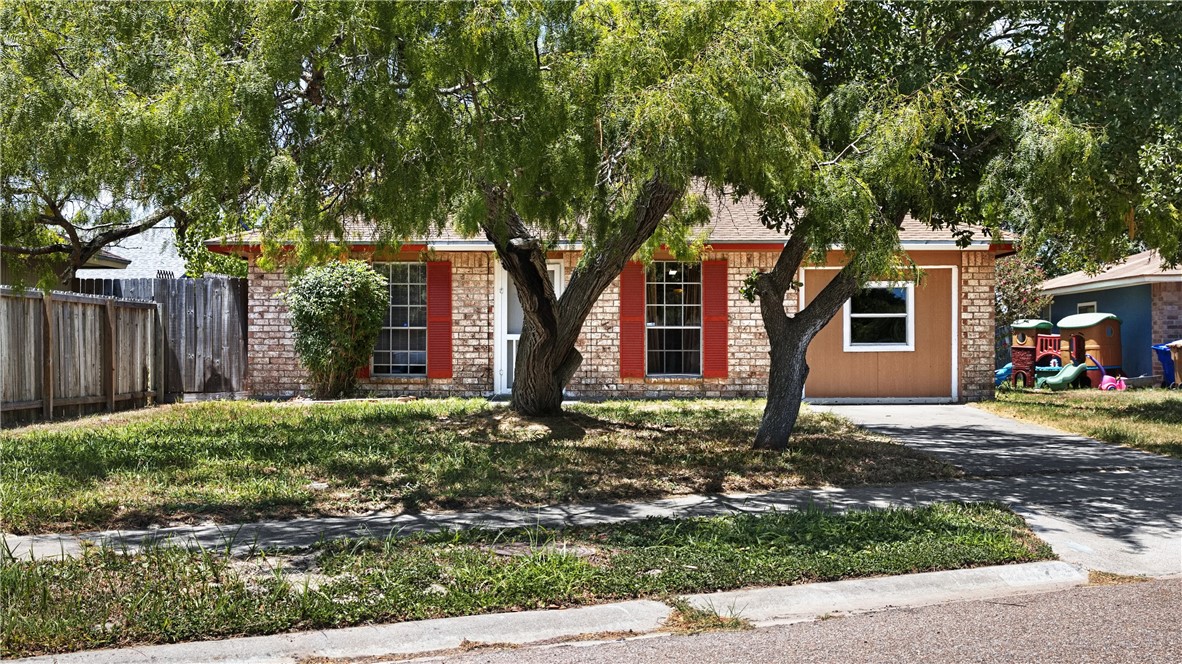 2425 Manitoba Dr Property Photo 1