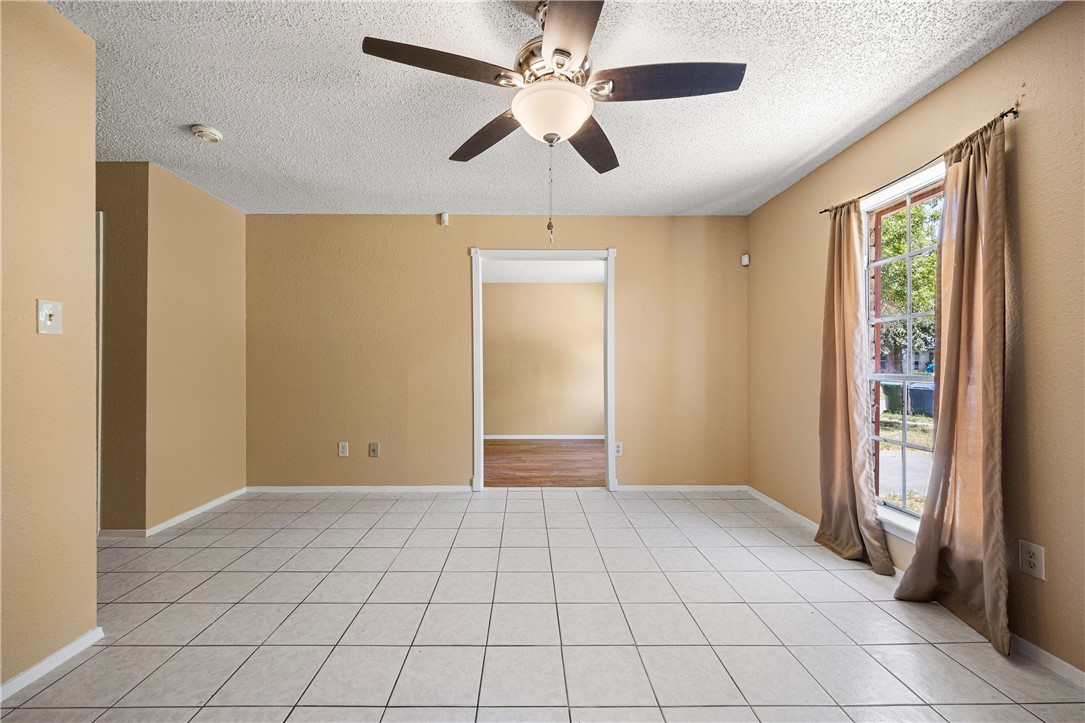 2425 Manitoba Dr Property Photo 4