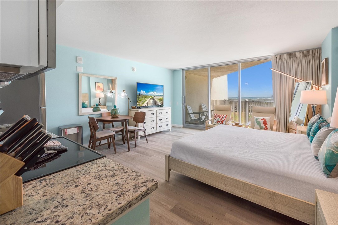 800 Sand Castle Dr Property Photo 3