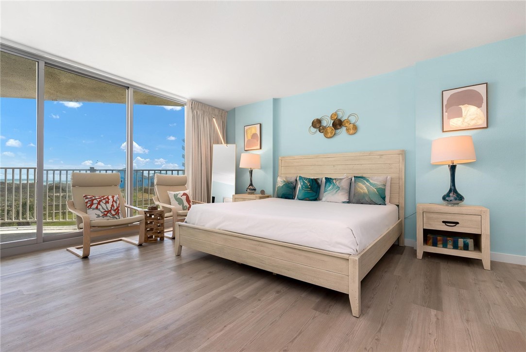 800 Sand Castle Dr Property Photo 4