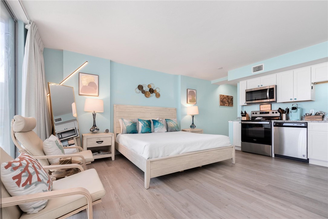 800 Sand Castle Dr Property Photo 6