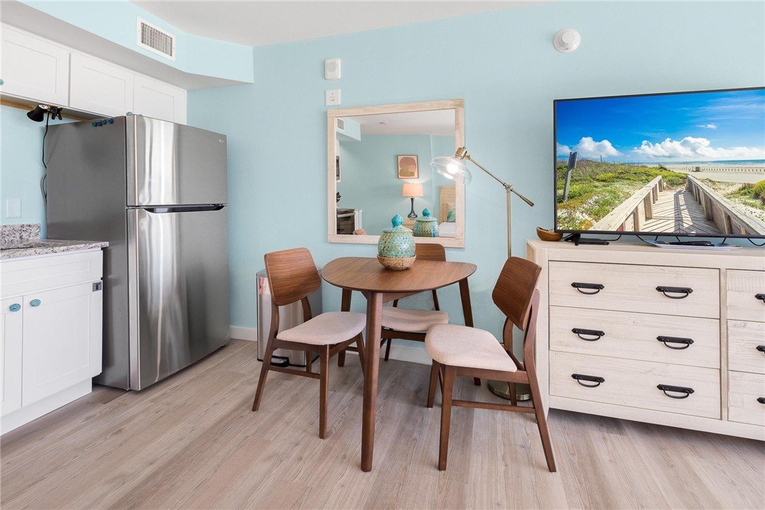 800 Sand Castle Dr Property Photo 8