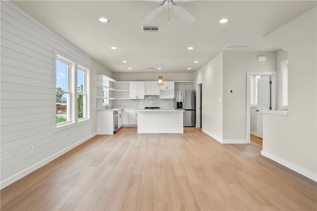 434 Oleander St 7 Property Photo 18