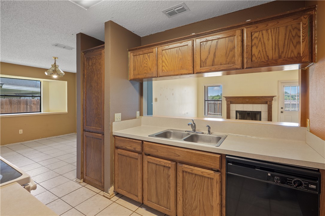 3930 Dunstain St Property Photo 5