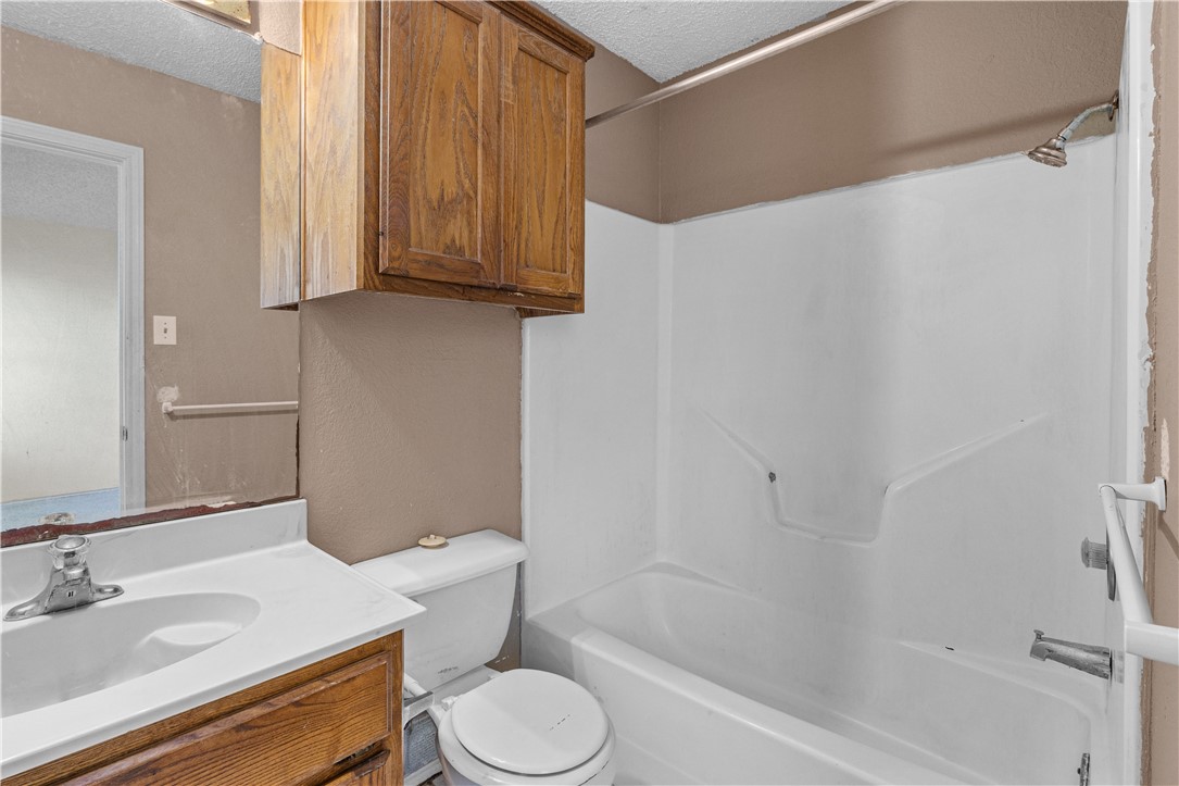 3930 Dunstain St Property Photo 8