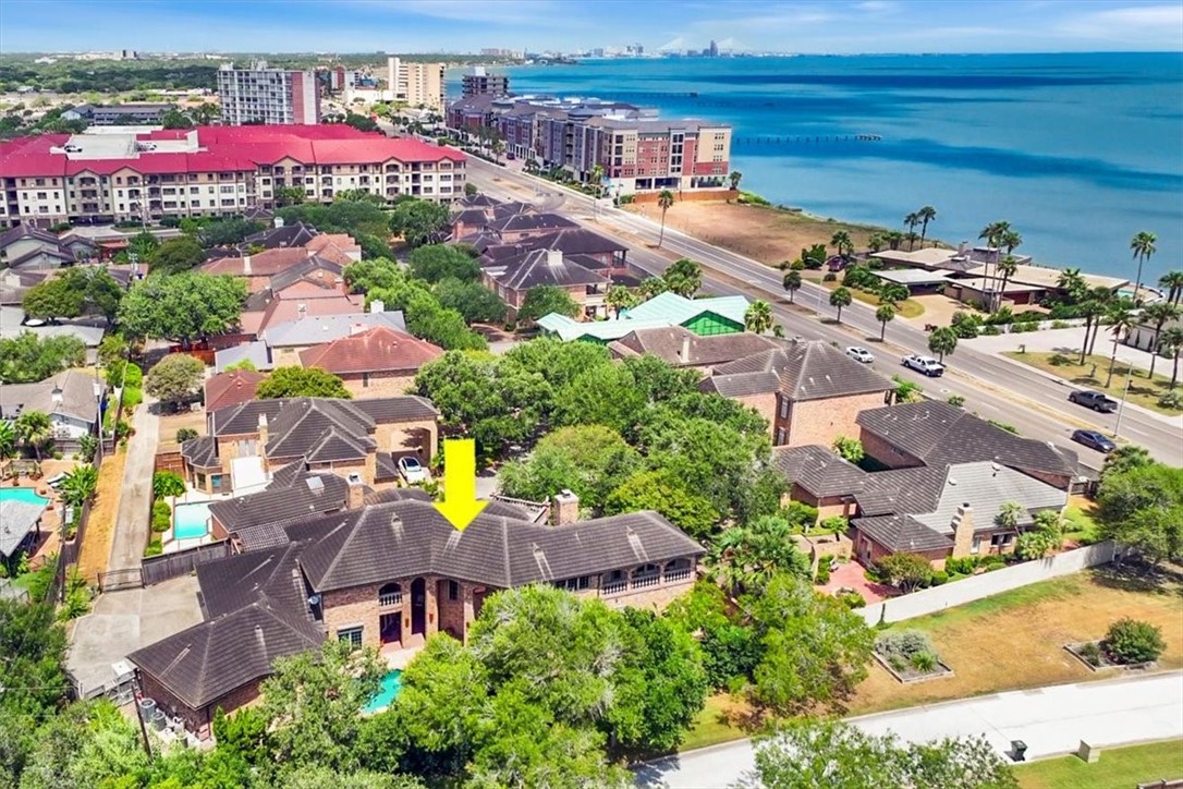 4811 Ocean Dr Property Photo 2