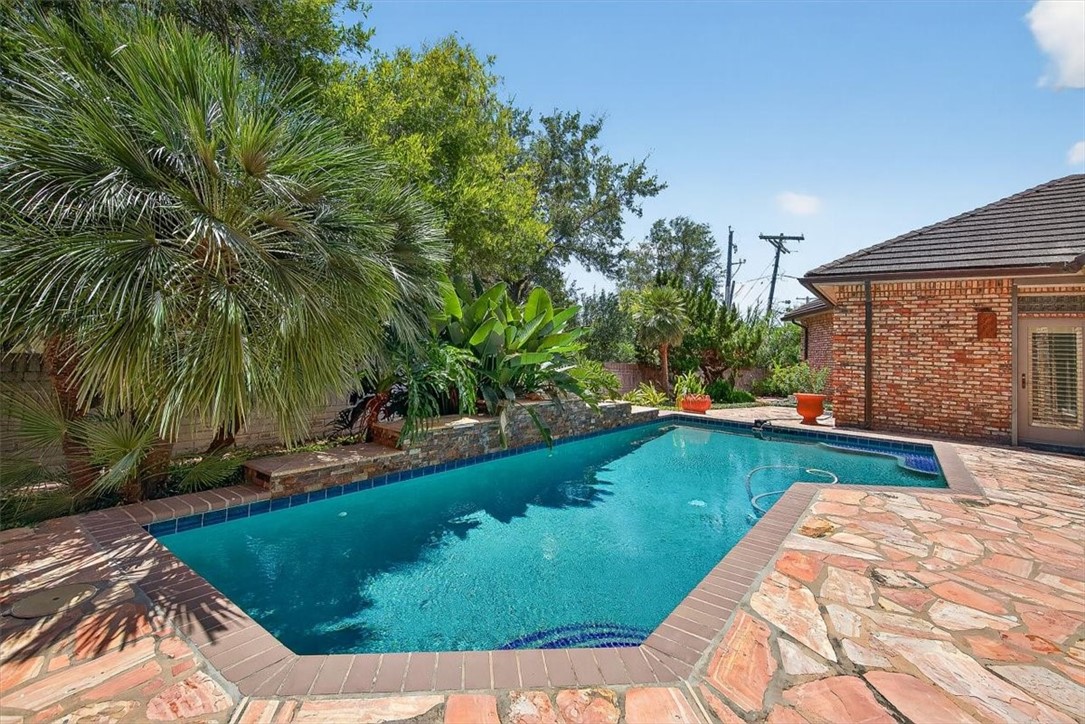 4811 Ocean Dr Property Photo 4