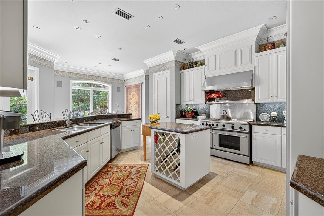 4811 Ocean Dr Property Photo 8