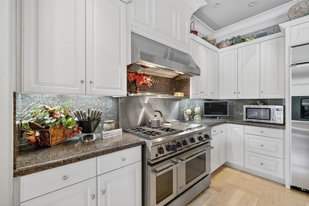 4811 Ocean Dr Property Photo 10