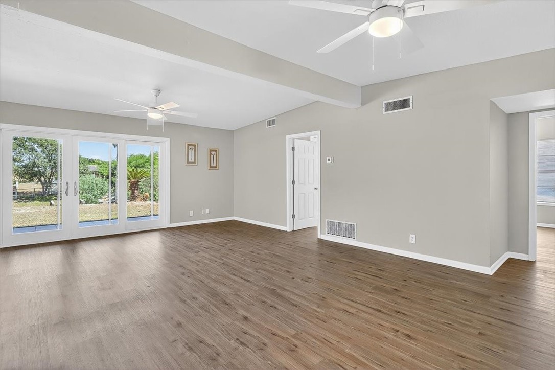 3231 Jamaica Dr Property Photo 17