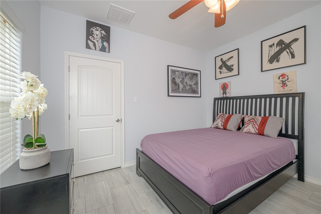 21 Bahama St S Property Photo 14