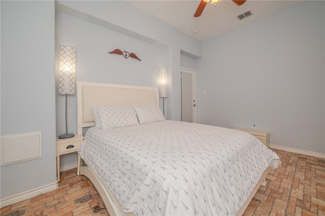 21 Bahama St S Property Photo 15