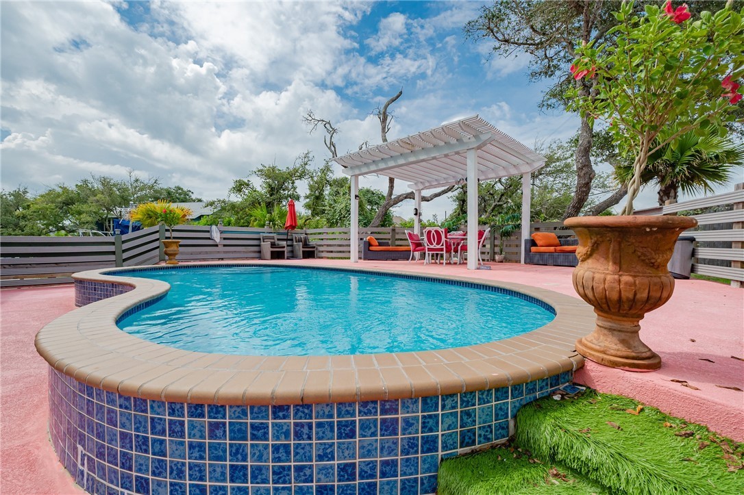 21 Bahama St S Property Photo 20