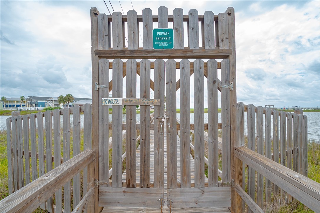 21 Bahama St S Property Photo 24