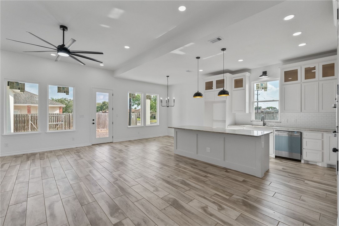 6722 La Salle Dr Property Photo 3