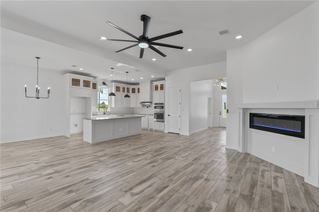 6722 La Salle Dr Property Photo 5