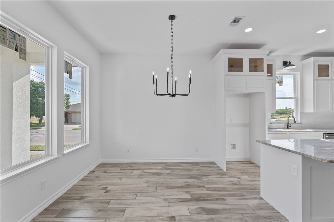 6722 La Salle Dr Property Photo 6