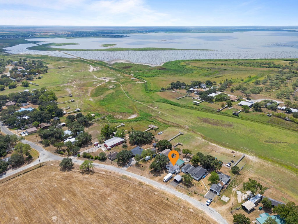 25027 Lakeshore Dr Property Photo 2