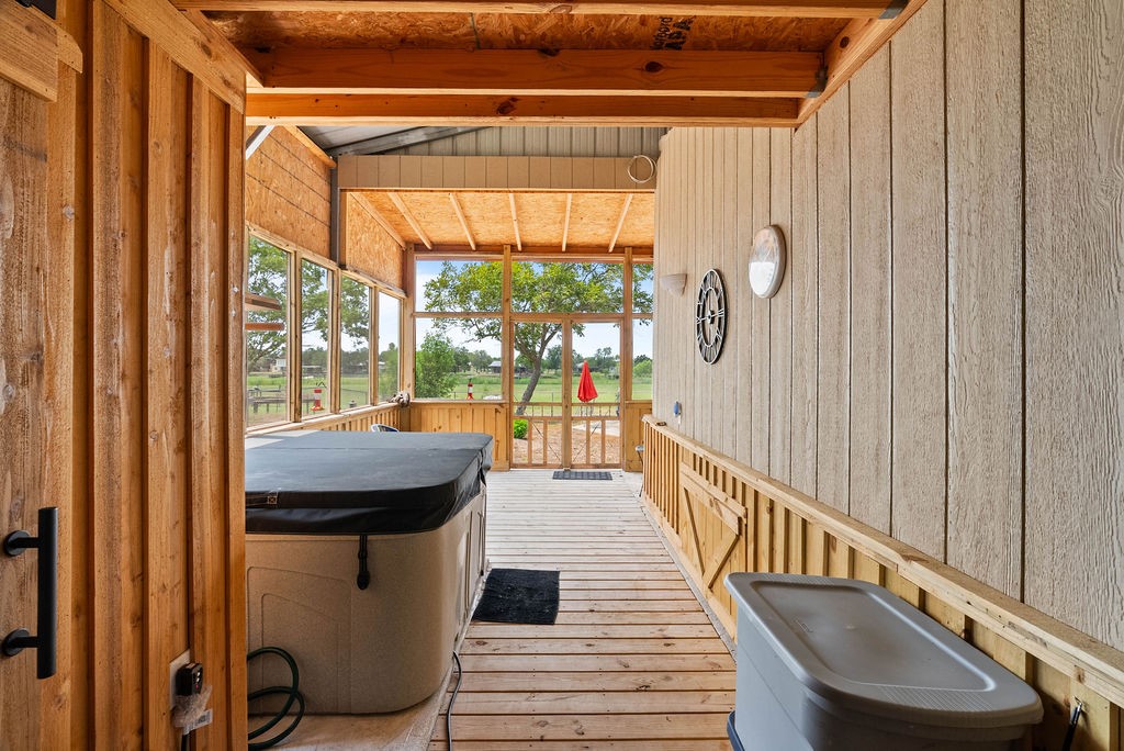 25027 Lakeshore Dr Property Photo 7