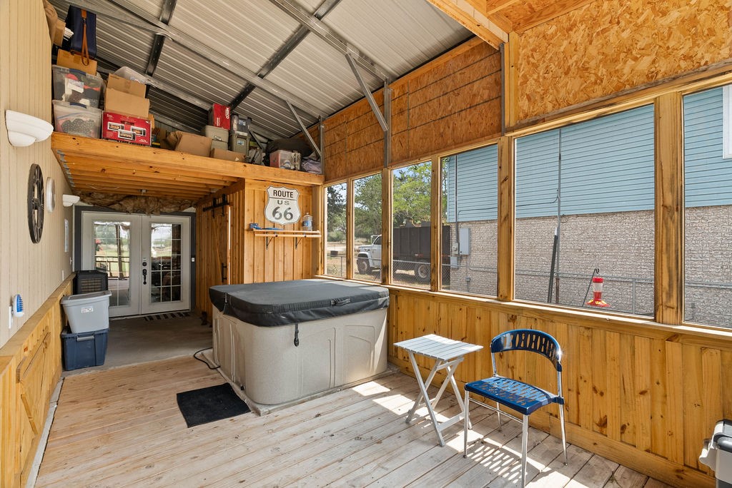 25027 Lakeshore Dr Property Photo 8