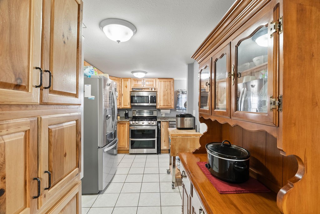 25027 Lakeshore Dr Property Photo 11