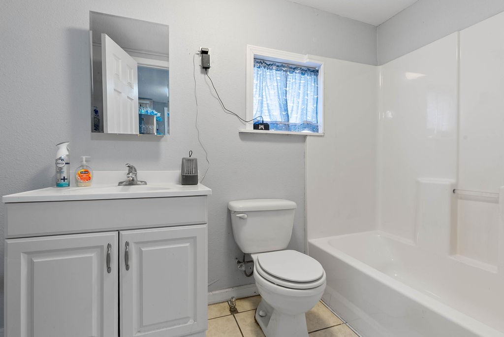 25027 Lakeshore Dr Property Photo 13