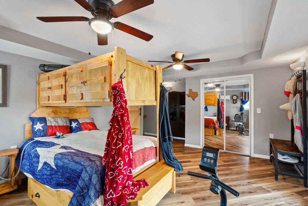 25027 Lakeshore Dr Property Photo 16