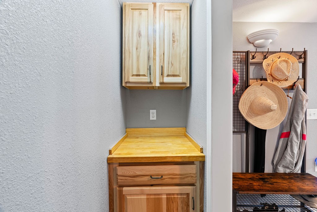 25027 Lakeshore Dr Property Photo 19