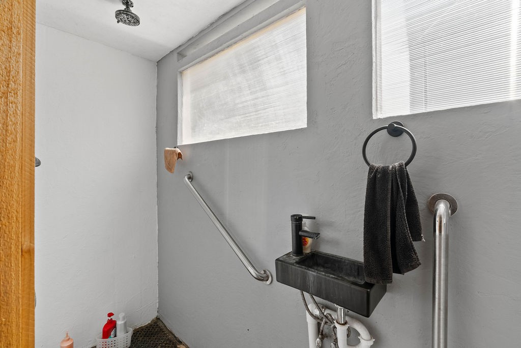 25027 Lakeshore Dr Property Photo 23