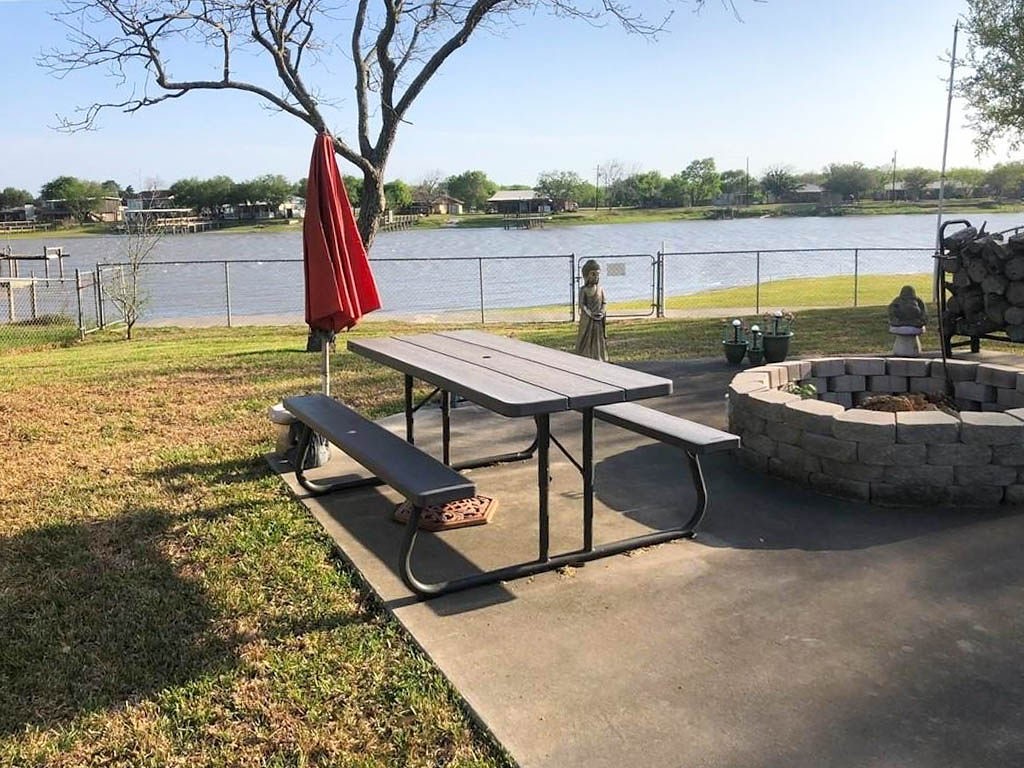 25027 Lakeshore Dr Property Photo 24