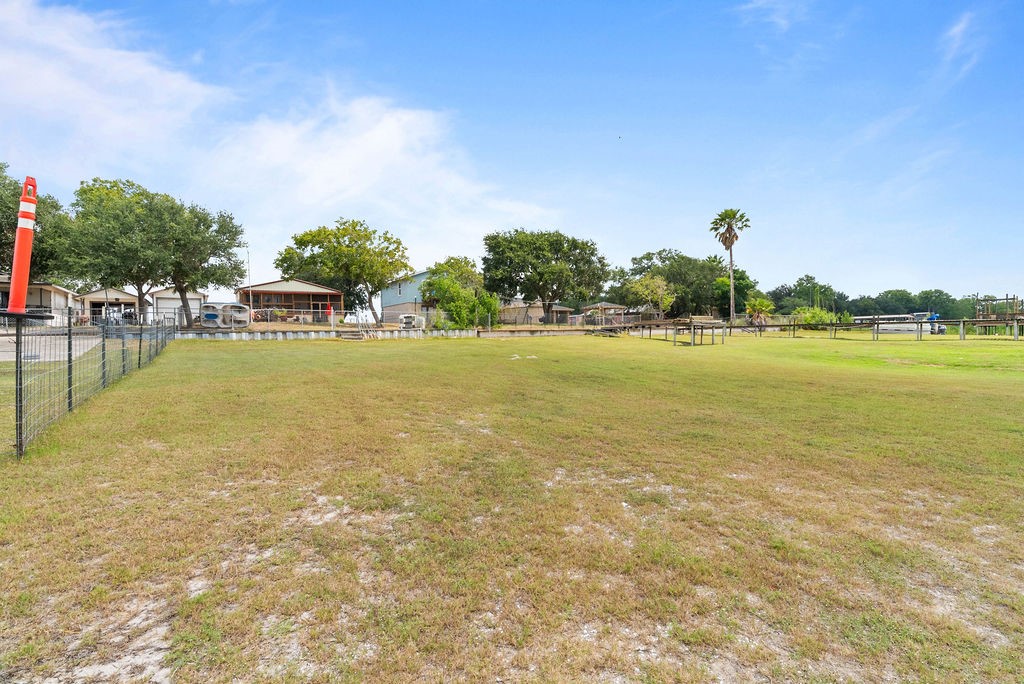 25027 Lakeshore Dr Property Photo 28