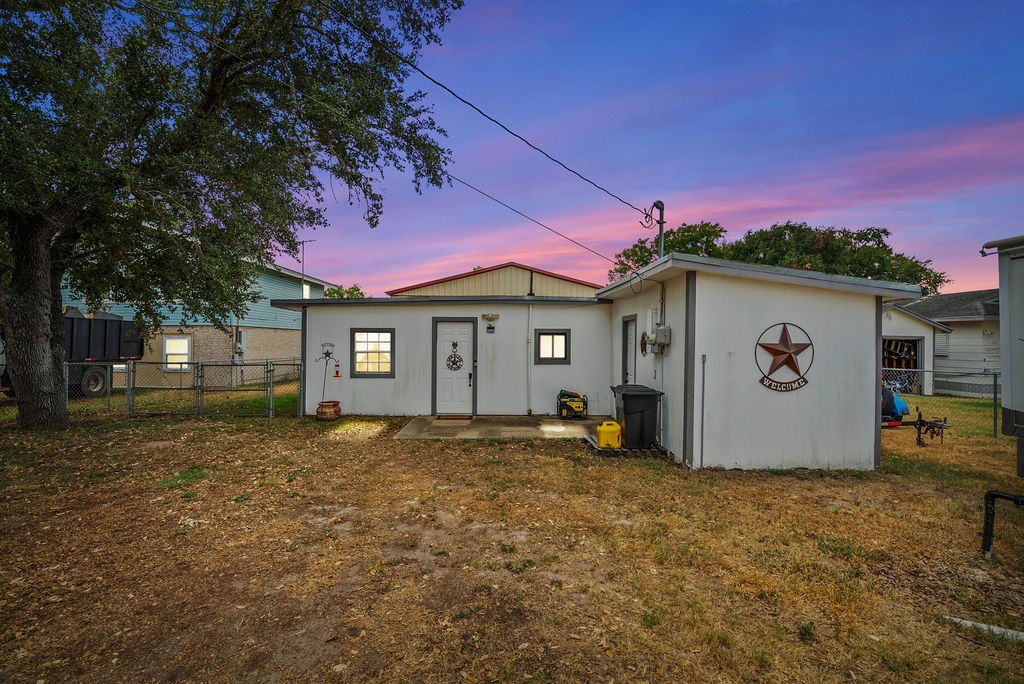 25027 Lakeshore Dr Property Photo 31