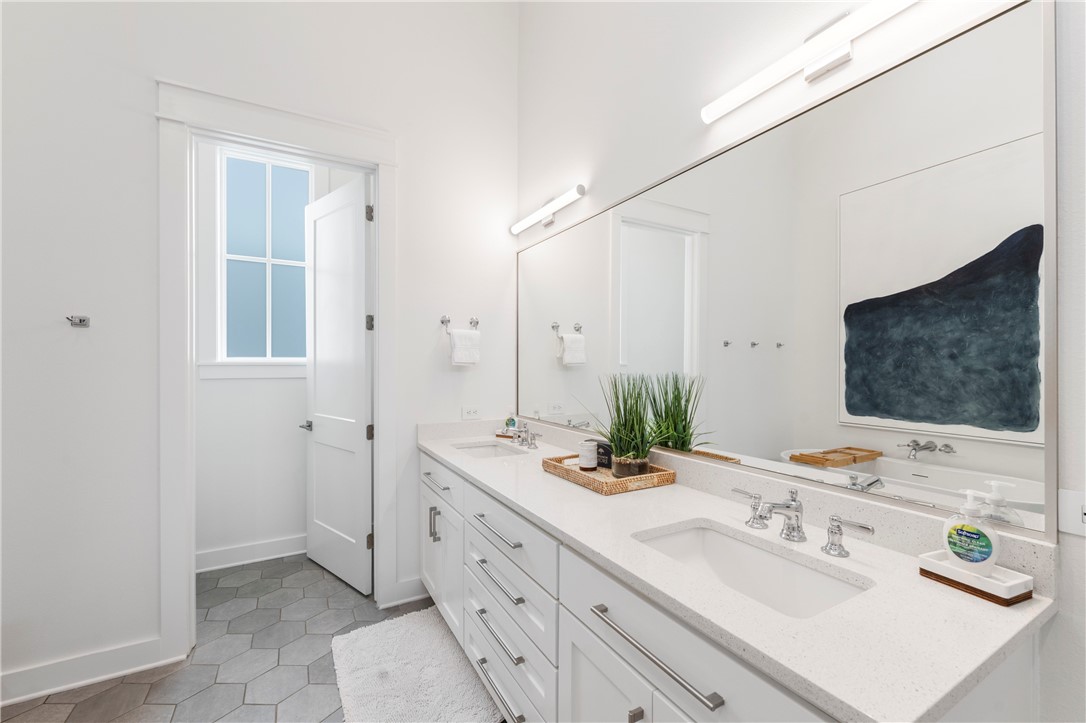 204 Round Road Property Photo 24