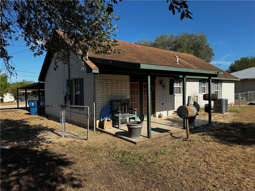 1800 Hackberry St Property Photo 3