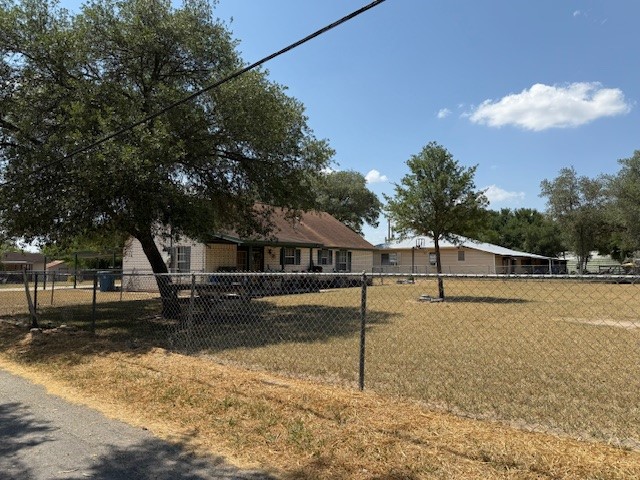 1800 Hackberry St Property Photo 4