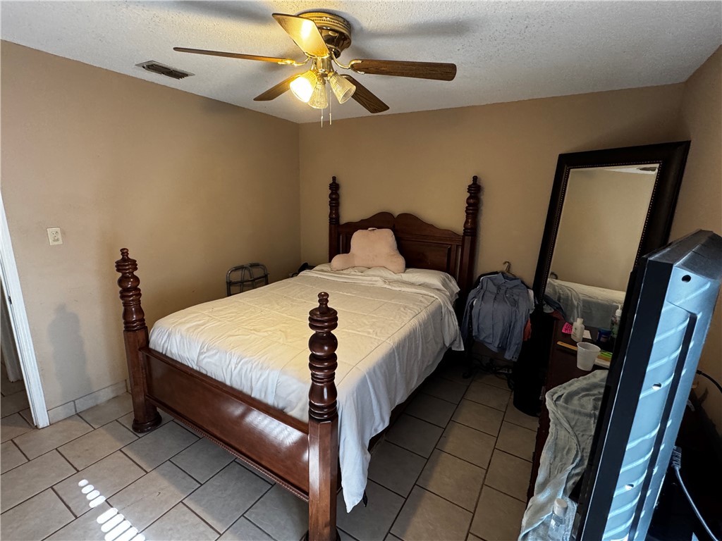 1800 Hackberry St Property Photo 8