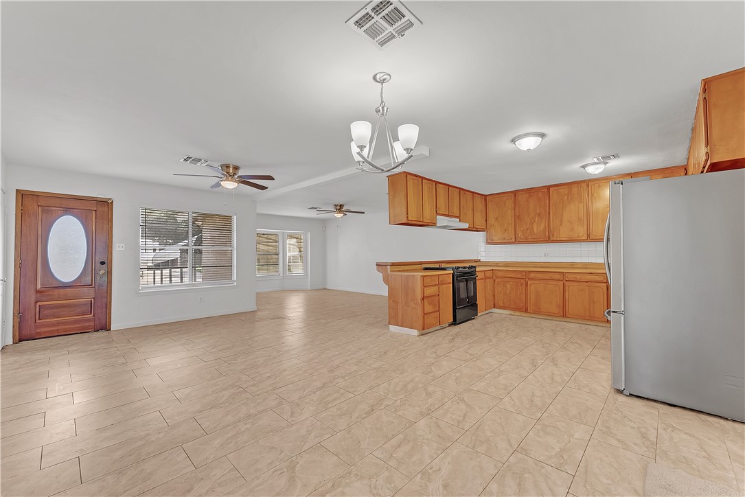 2102 E Lott Property Photo 2