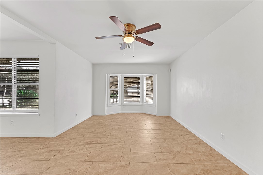 2102 E Lott Property Photo 4