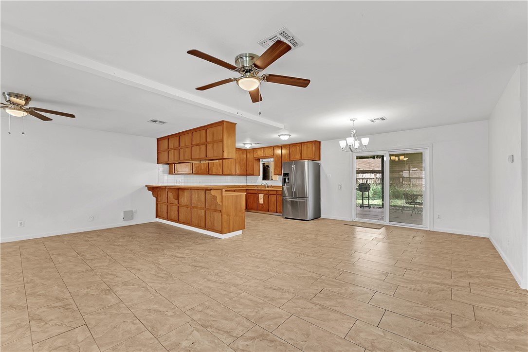 2102 E Lott Property Photo 5