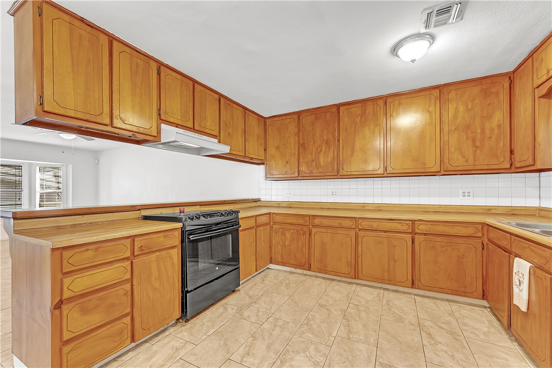 2102 E Lott Property Photo 6