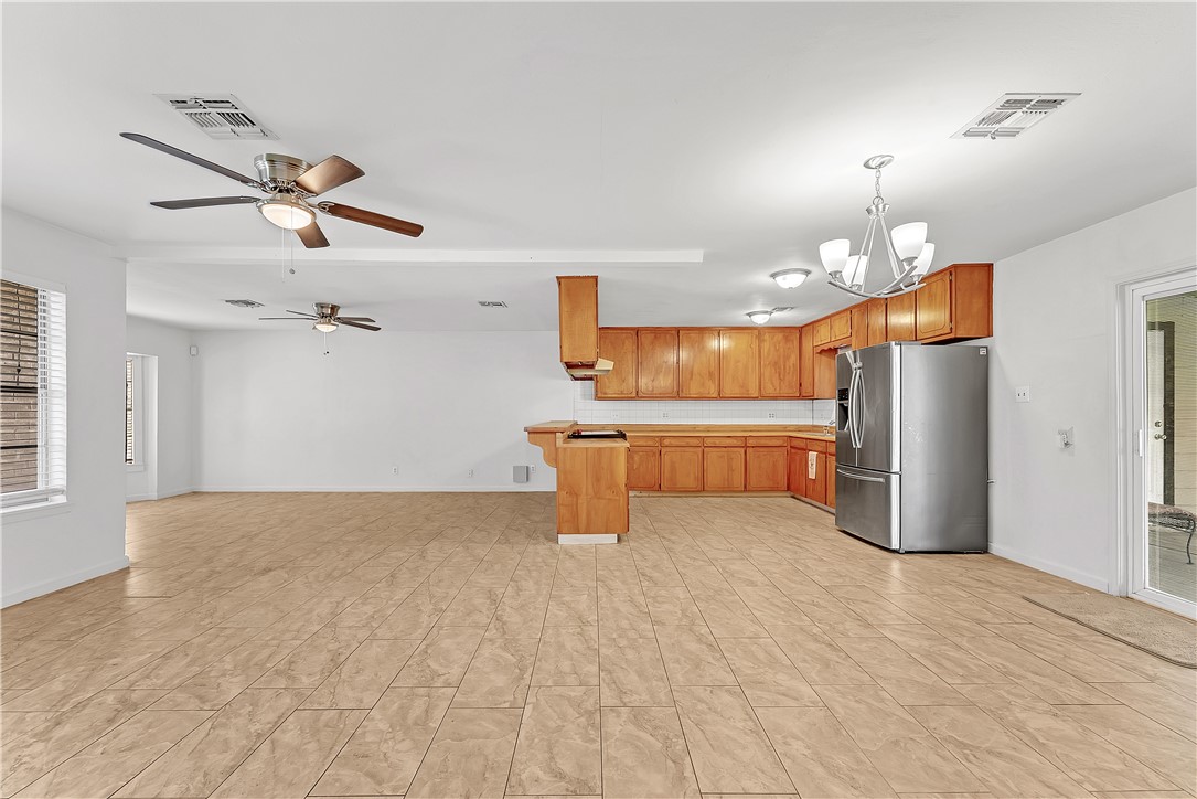 2102 E Lott Property Photo 8