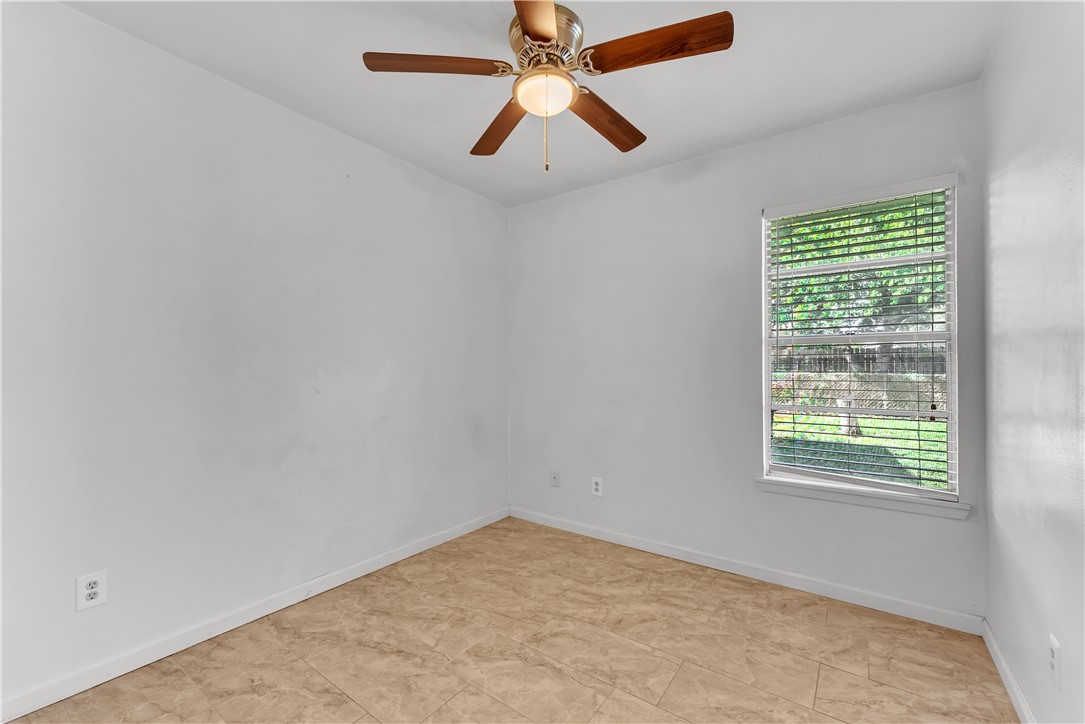 2102 E Lott Property Photo 11