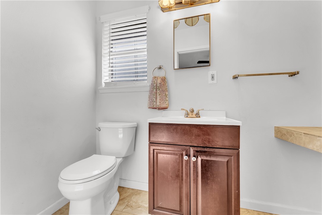 2102 E Lott Property Photo 13