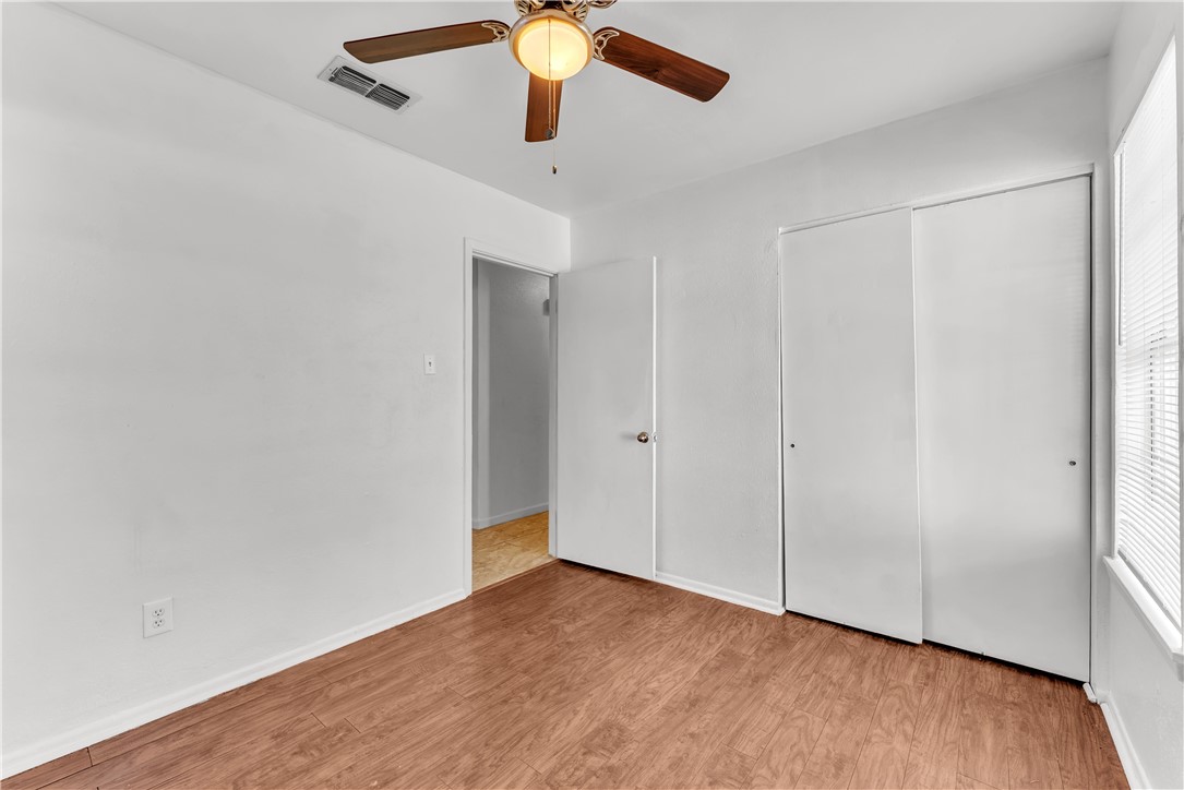 2102 E Lott Property Photo 14