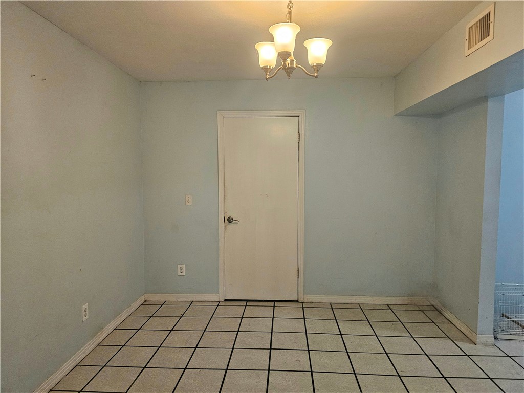 527 Steart St Property Photo 8