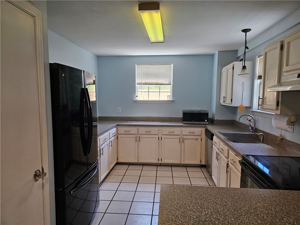 527 Steart St Property Photo 10