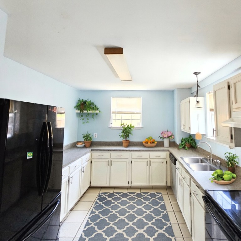 527 Steart St Property Photo 11