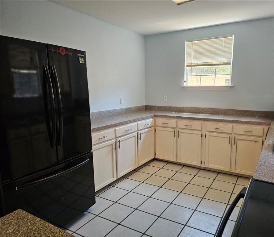 527 Steart St Property Photo 12