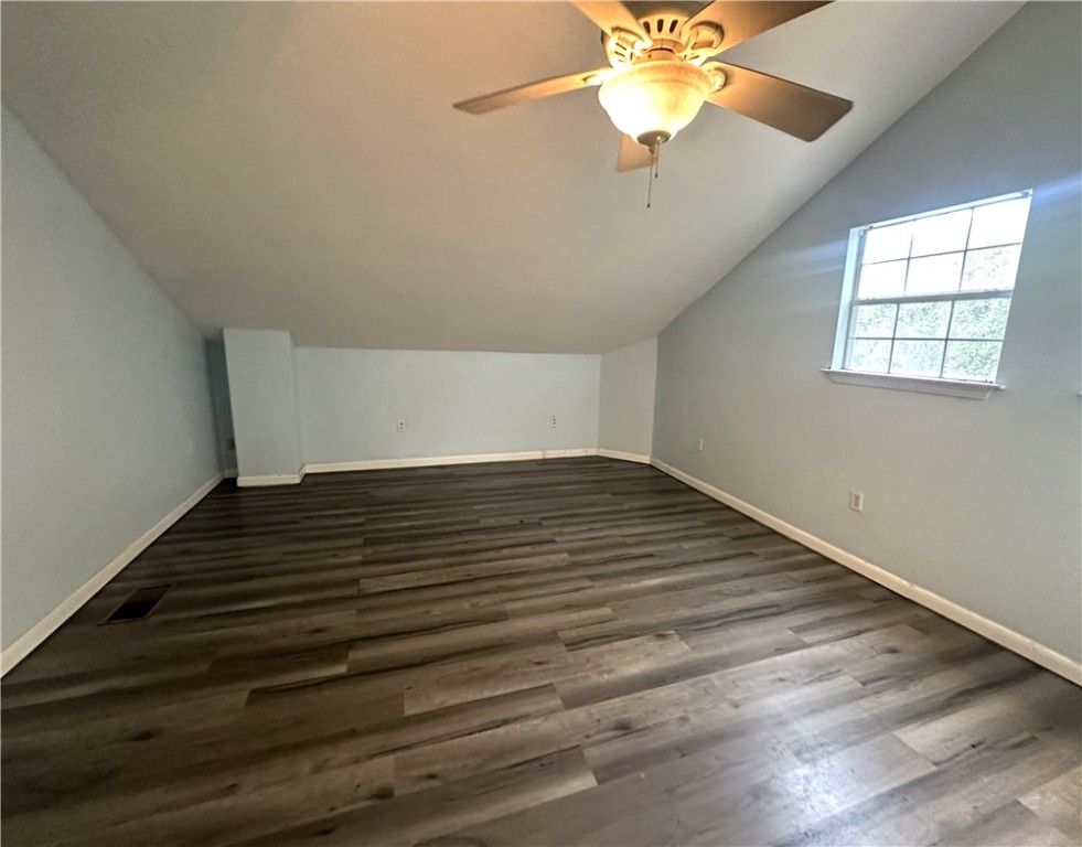 527 Steart St Property Photo 20