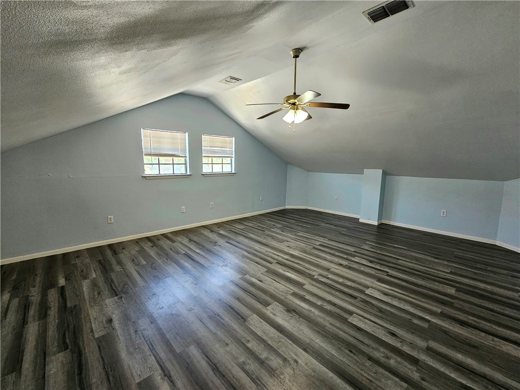 527 Steart St Property Photo 23